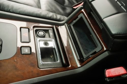 2001 BMW 740i (E38) In vendita (immagine 35 di 198)