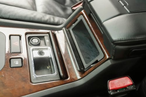 2001 BMW 740i (E38) In vendita (immagine 39 di 198)