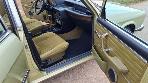 1980 BMW 518 Deluxe (E12) For Sale (picture :index of 32)