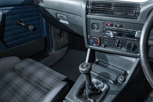 NO RESERVE - 1987 BMW 318i Baur TC2 Convertible (E30) zum Verkauf (Bild 34 von 92)