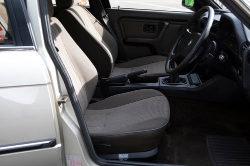 1986 BMW 320i (E30) à vendre (picture 42 of 202)