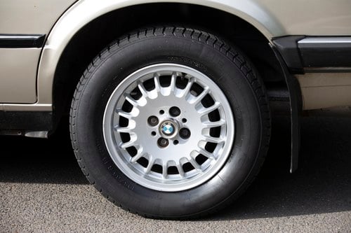 1986 BMW 320i (E30) à vendre (picture 27 of 202)