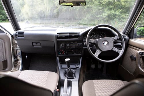 1986 BMW 320i (E30) à vendre (picture 28 of 202)