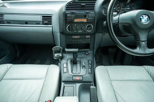 1994 BMW 318i SE (E36) Te koop (foto 42 van 121)