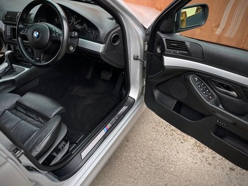 2002 BMW 540i Sport (E39 Series) For Sale (picture 36 of 156)