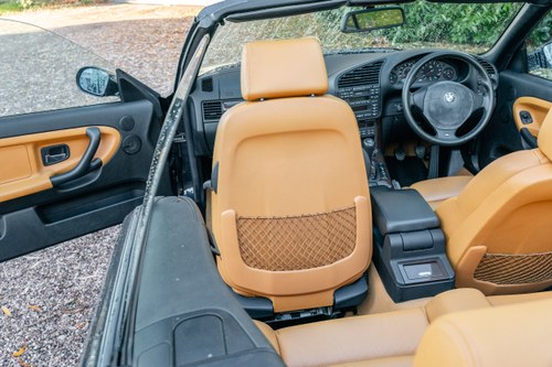 1999 BMW M3 Evolution E36 Convertible Carbon Black Te koop (foto 77 van 188)