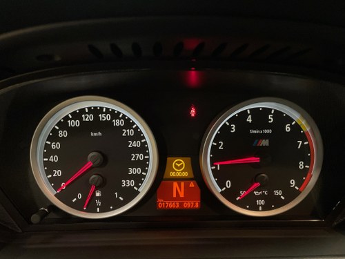 2006 BMW M6 E63 Te koop (foto 25 van 70)