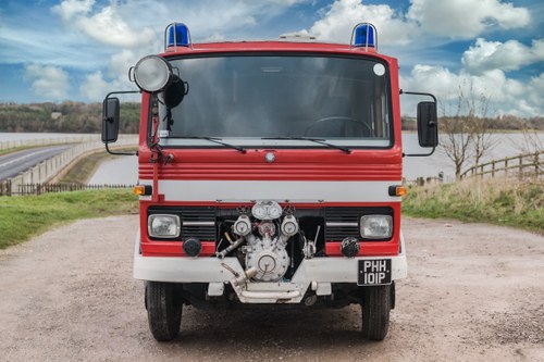 1975 Mercedes-Benz LPK608 Fire Engine Bar & Camper Conversion In vendita (immagine 2 di 147)