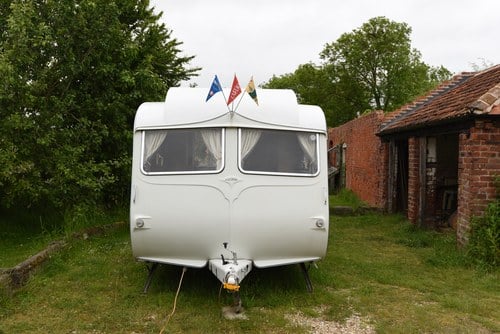 1972 Carlight Continental four-berth caravan For Sale (picture 2 of 80)