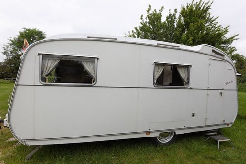 1972 Carlight Continental four-berth caravan For Sale (picture 3 of 80)