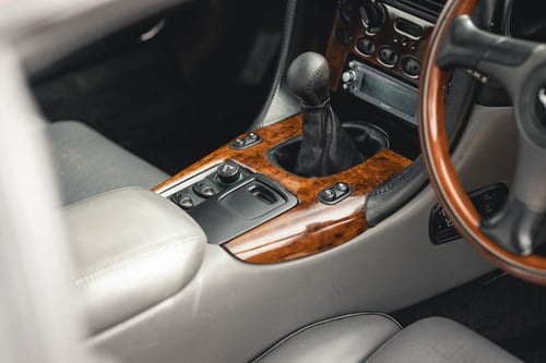 1995 Aston Martin DB7 i6 zum Verkauf (Bild 28 von 259)