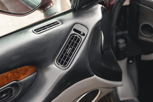 1995 Aston Martin DB7 i6 zum Verkauf (Bild 63 von 259)