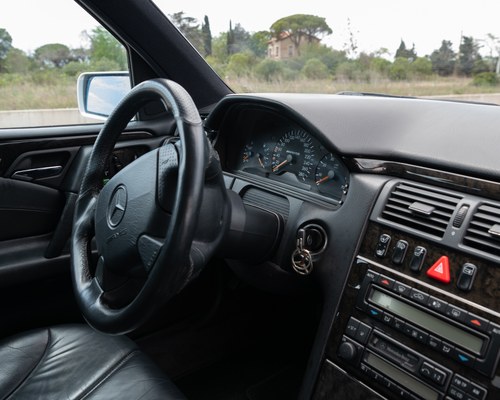 1997 Mercedes-Benz E55 AMG (W210) à vendre (picture 22 of 110)