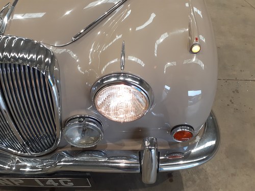 1969 Daimler 250 V8 In vendita (immagine 82 di 111)