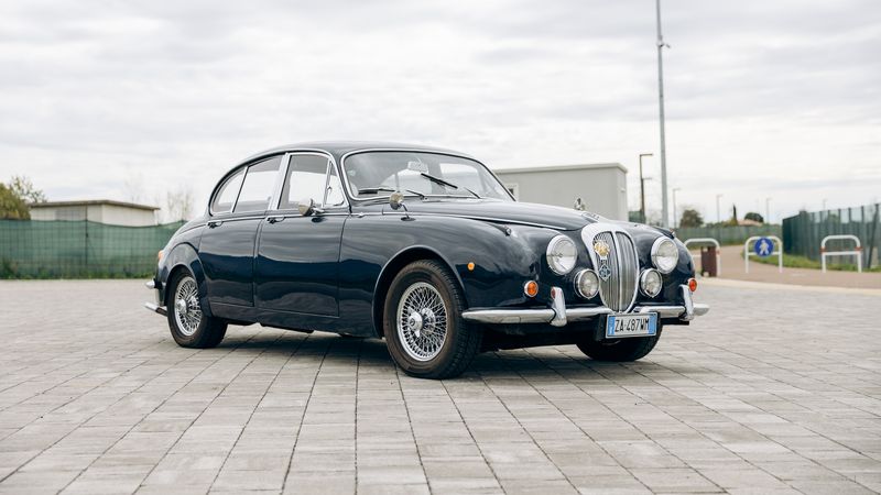 1969 Daimler V8 250 Auto (RHD) For Sale (picture 1 of 128)