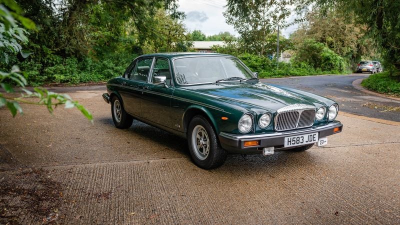 1990 Daimler Double Six For Sale (picture 1 of 127)
