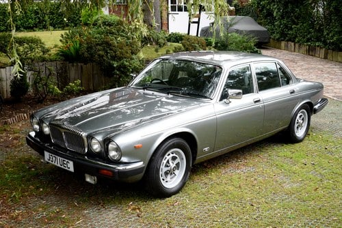 1991 Daimler Double Six Te koop (foto 2 van 193)