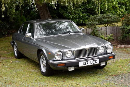1991 Daimler Double Six Te koop (foto 1 van 193)
