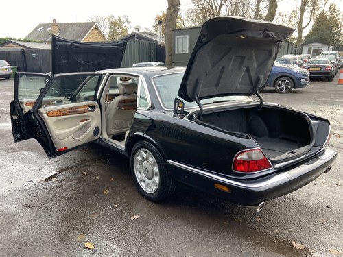 1998 Daimler Super V8 Supercharged LWB In vendita (immagine 21 di 111)