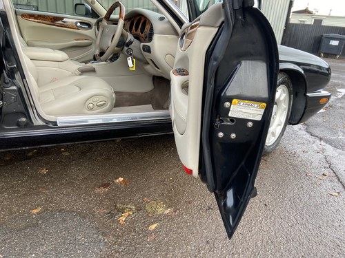 1998 Daimler Super V8 Supercharged LWB In vendita (immagine 37 di 111)