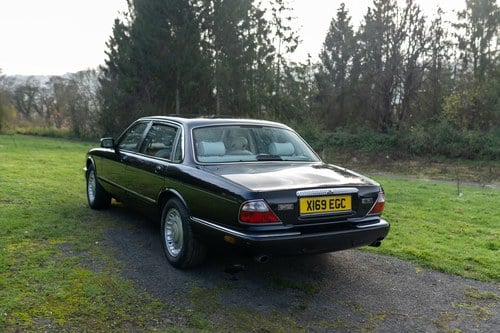 2000 Daimler Saloon V8 LWB à vendre (picture 5 of 158)