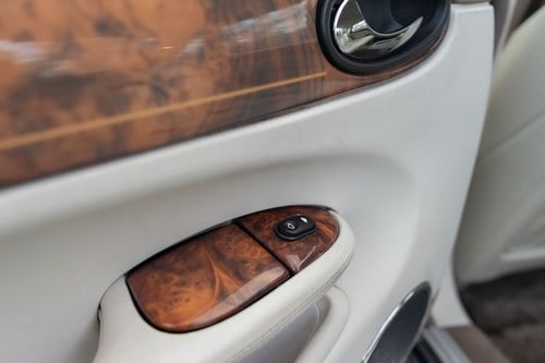 2000 Daimler Saloon V8 LWB à vendre (picture 103 of 158)