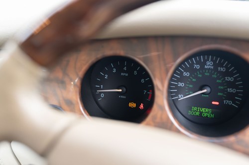 2000 Daimler Saloon V8 LWB à vendre (picture 55 of 158)