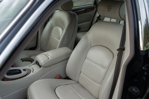 2000 Daimler Saloon V8 LWB à vendre (picture 39 of 158)