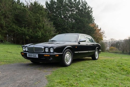 2000 Daimler Saloon V8 LWB à vendre (picture 2 of 158)