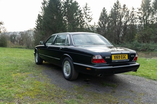 2000 Daimler Saloon V8 LWB à vendre (picture 11 of 158)