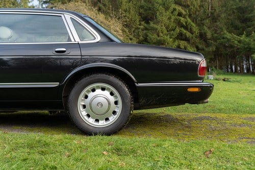 2000 Daimler Saloon V8 LWB à vendre (picture 27 of 158)