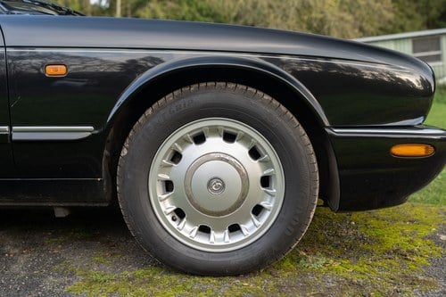 2000 Daimler Saloon V8 LWB à vendre (picture 24 of 158)