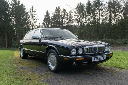 2000 Daimler Saloon V8 LWB à vendre (picture 17 of 158)