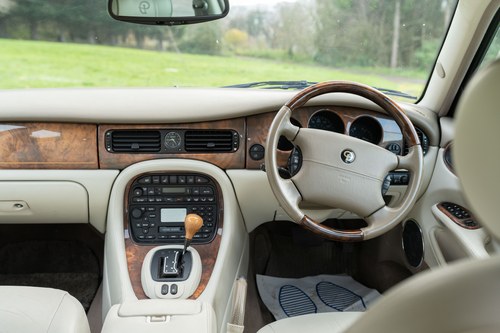 2000 Daimler Saloon V8 LWB à vendre (picture 30 of 158)