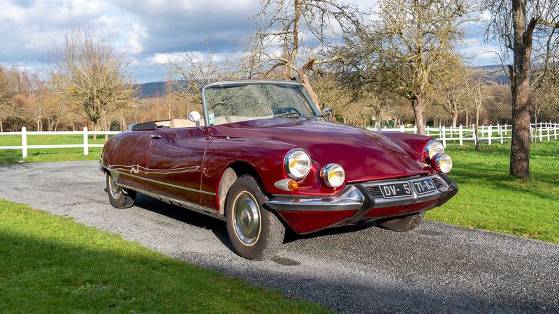 1967 Citroën DS21 convertible For Sale (picture 1 of 133)