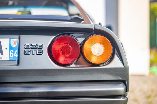 1989 Ferrari 328 GTB Te koop (foto 51 van 139)