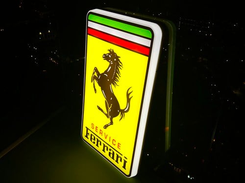 NO RESERVE - Illuminated Ferrari Service Sign In vendita (immagine 3 di 18)