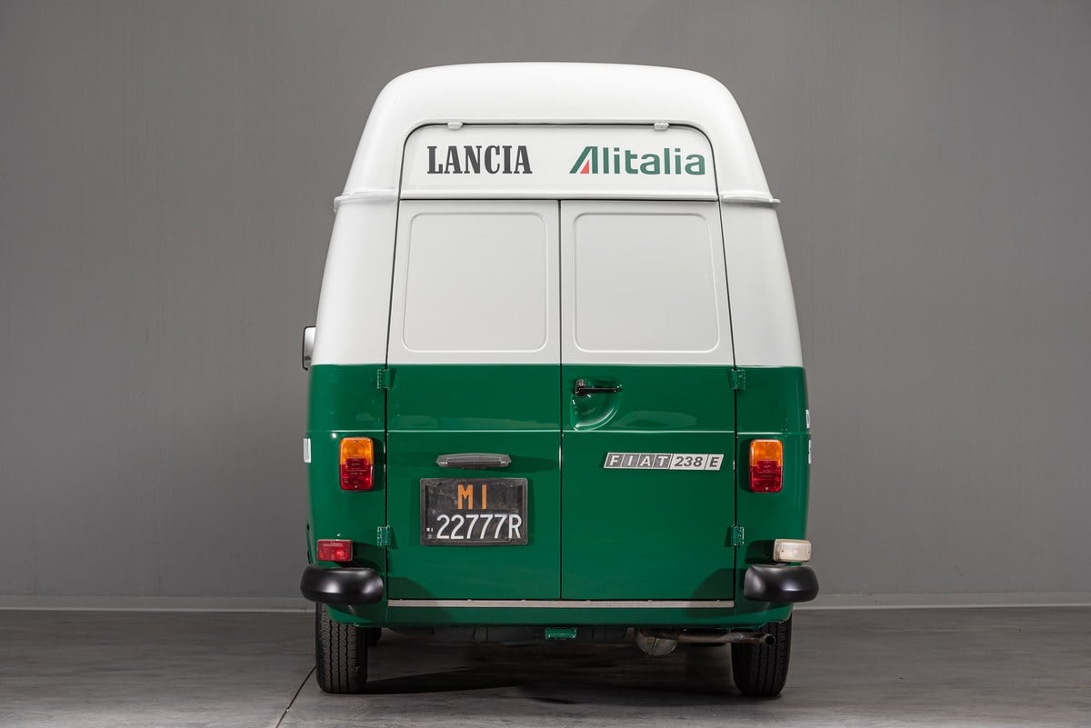 1/43 IXO VEHICULE ASSISTANCE RALLYE FIAT 242E FIAT ALITALIA RALLYE TEAM 1/43 IXO VEHICULE ASSISTANCE RALLYE FIAT 242E FIAT ALITALIA RALLYE TEAM