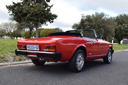 1986 Fiat Pininfarina 124 Spyder Europa zum Verkauf (Bild 5 von 45)