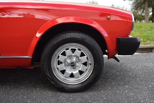 1986 Fiat Pininfarina 124 Spyder Europa zum Verkauf (Bild 18 von 45)