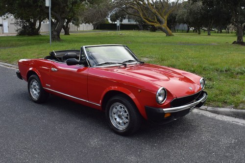 1986 Fiat Pininfarina 124 Spyder Europa zum Verkauf (Bild 2 von 45)