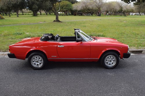 1986 Fiat Pininfarina 124 Spyder Europa zum Verkauf (Bild 3 von 45)