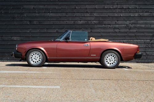 1985 Fiat Pininfarina Spider Europa Te koop (foto 4 van 81)