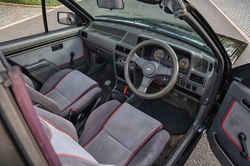 NO RESERVE - 1984 Ford Escort XR3i 1.6i Cabriolet Mk III In vendita (immagine 12 di 73)