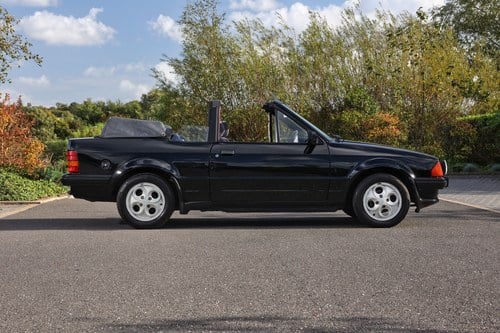 NO RESERVE - 1984 Ford Escort XR3i 1.6i Cabriolet Mk III In vendita (immagine 6 di 73)