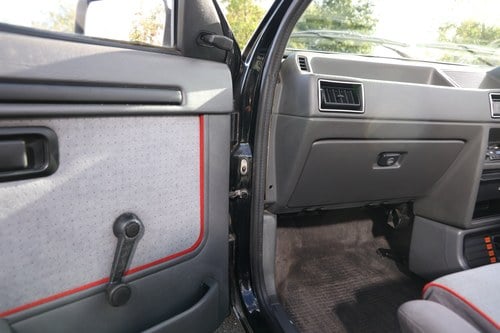 NO RESERVE - 1984 Ford Escort XR3i 1.6i Cabriolet Mk III In vendita (immagine 27 di 73)