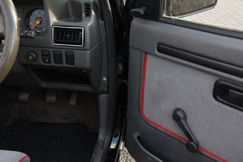 NO RESERVE - 1984 Ford Escort XR3i 1.6i Cabriolet Mk III In vendita (immagine 32 di 73)