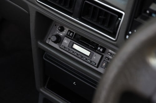 NO RESERVE - 1984 Ford Escort XR3i 1.6i Cabriolet Mk III In vendita (immagine 28 di 73)