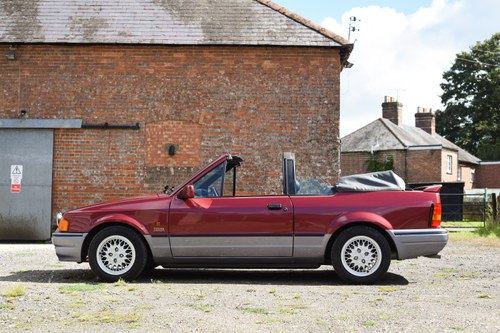 1990 Ford Escort XR3i Cabriolet In vendita (immagine 11 di 158)