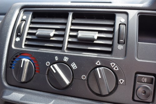 1993 Ford Escort XR3i till salu (bild 32 av 103)